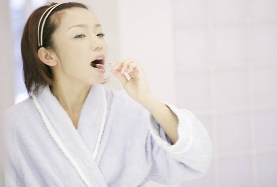 刷牙的時候惡心干嘔是怎么回事？刷牙時惡心干嘔是怎么回事