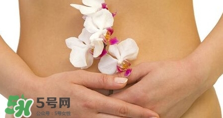 月經(jīng)量少顏色發(fā)黑是怎么回事？月經(jīng)量少怎么辦