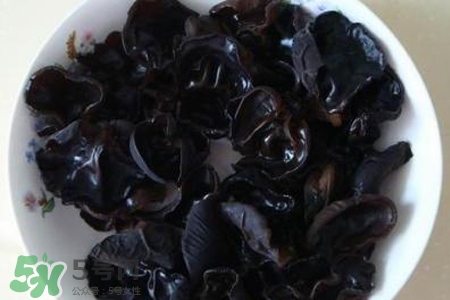 黑木耳是發(fā)物嗎？木耳屬于發(fā)物嗎？