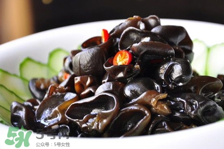 黑木耳是菌類的嗎？黑木耳屬于菌類嗎？