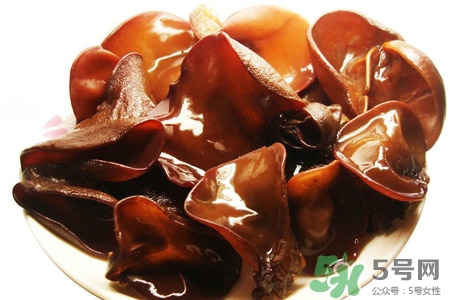 泡黑木耳用什么水泡？泡木耳用熱水還是涼水？