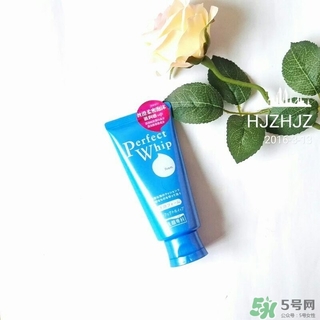 資生堂洗顏?？葡疵婺坛煞?資生堂洗顏?？朴袕?qiáng)堿嗎？