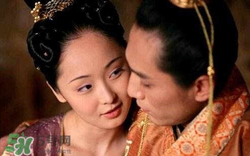 皇帝們的第一次給了誰(shuí)？