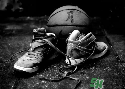 亞瑟士和耐克哪個(gè)好？asics和nike跑鞋哪個(gè)更好？