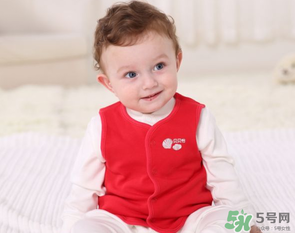 寶寶四月份穿什么衣服？四月份怎么給寶寶穿衣服？