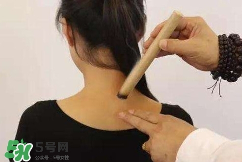 頸椎疼艾灸哪里？艾灸頸椎視頻教程