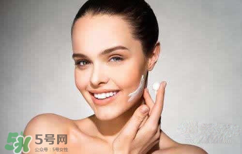 涂了隔離還要涂bb霜嗎？先涂隔離還是先涂bb霜？
