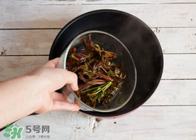 香椿為什么要用開水燙？香椿用開水燙多久？