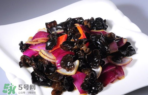洋蔥和木耳可以一起吃嗎？洋蔥可以和木耳一起炒嗎？