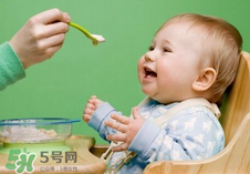 四個(gè)月的寶寶可以喝果汁嗎？寶寶四個(gè)月能喝果汁嗎？