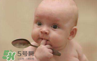 四個(gè)月的寶寶可以喝果汁嗎？寶寶四個(gè)月能喝果汁嗎？