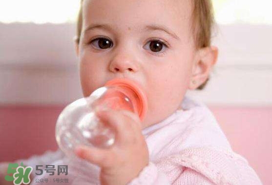 純凈水和礦泉水哪個(gè)好？純凈水和礦泉水的區(qū)別