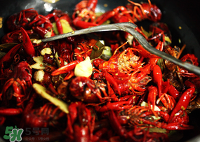 月經(jīng)可以吃油燜大蝦嗎？經(jīng)期能吃油燜大蝦嗎？