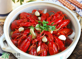 龍蝦變黑了還能吃嗎？龍蝦頭變黑了還能吃嗎？
