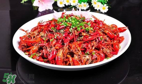 小龍蝦去頭還是不去頭？小龍蝦是吃去頭的好還是不去頭的好？