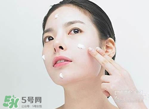 肌底液可以當精華用嗎？肌底液可以代替精華嗎？