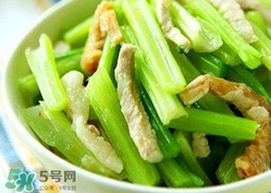 芹菜怎么炒好吃？芹菜怎么炒不苦