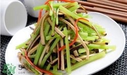 芹菜怎么炒好吃？芹菜怎么炒不苦