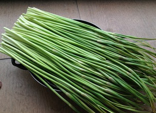 怎樣腌蒜苔才好吃？家常腌蒜苔的方法