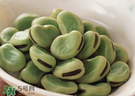 蠶豆要?jiǎng)兤?？新鮮蠶豆怎么快速剝皮？