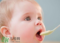 寶寶幾個(gè)月可以吃水果泥？寶寶多大可以吃果泥？