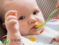 寶寶幾個(gè)月可以吃水果泥？寶寶多大可以吃果泥？