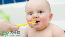 寶寶不肯刷牙一刷就哭怎么辦？怎么樣讓寶寶養(yǎng)成刷牙的習(xí)慣？