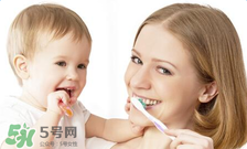 寶寶不肯刷牙一刷就哭怎么辦？怎么樣讓寶寶養(yǎng)成刷牙的習(xí)慣？