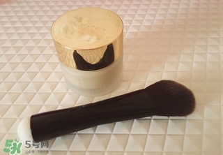 坐月子用什么粉底液？月子里用什么粉底液好