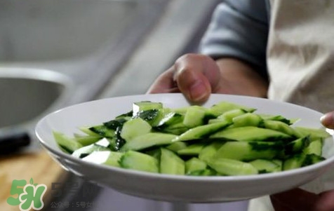 黃瓜怎么切菱形？如何將黃瓜切菱形