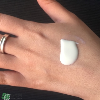 隔離霜和妝前乳都要用嗎？隔離霜和妝前乳哪個好