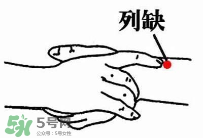 媽媽病毒性感冒需要停止喂奶嗎？媽媽感冒了喂奶需要注意什么？