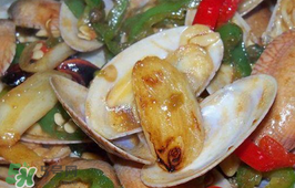 花甲能和白酒一起吃嗎？花甲和白酒在一起會食物中毒嗎？