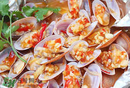 花甲能和白酒一起吃嗎？花甲和白酒在一起會食物中毒嗎？