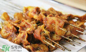 花甲和羊肉能一起吃嗎？羊肉可以和花甲一起吃嗎？