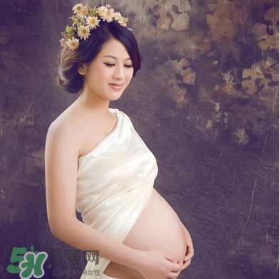 孕婦摸肚子會繞頸嗎？孕婦摸肚子胎兒能感受到嗎？