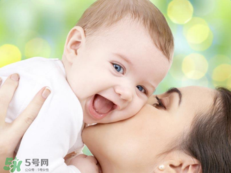 哺乳期媽媽用護(hù)膚品對寶寶有影響嗎？哺乳期能不能用護(hù)膚品？