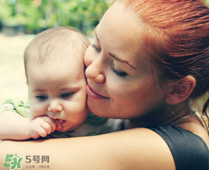 哺乳期媽媽用護(hù)膚品對寶寶有影響嗎？哺乳期能不能用護(hù)膚品？