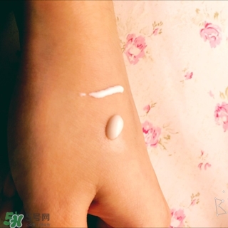 碧柔防曬霜和安耐曬哪個(gè)好？碧柔防曬霜和安耐曬防曬霜對(duì)比