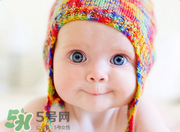寶寶總是拿手揉眼睛是怎么了？寶寶眼睛癢怎么處理？