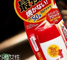 近江兄弟防曬霜紅色藍(lán)色哪個(gè)好？近江兄弟小熊防曬霜紅色藍(lán)色對(duì)比