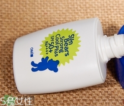 近江兄弟防曬霜紅色藍(lán)色哪個(gè)好？近江兄弟小熊防曬霜紅色藍(lán)色對(duì)比