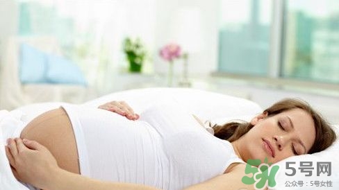 孕期什么睡姿對寶寶好？孕期怎么睡對胎兒好？