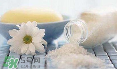 食用鹽可以洗臉嗎？用食用鹽洗臉好嗎？