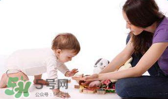 一歲寶寶玩什么游戲好？一歲寶寶適合玩什么游戲？
