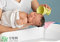 嬰兒洗頭怎么洗？嬰兒洗頭注意事項(xiàng)