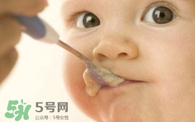 寶寶吃米粉拉綠便便怎么回事？寶寶吃米粉拉綠色要緊嗎？