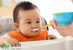 寶寶吃米粉拉綠便便怎么回事？寶寶吃米粉拉綠色要緊嗎？
