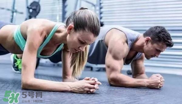 堅(jiān)持做一個(gè)月平板支撐會(huì)怎樣？女生做平板支撐一個(gè)月