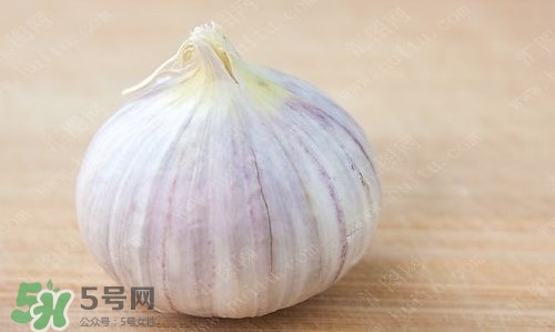 如何腌大蒜頭？腌咸蒜頭的做法